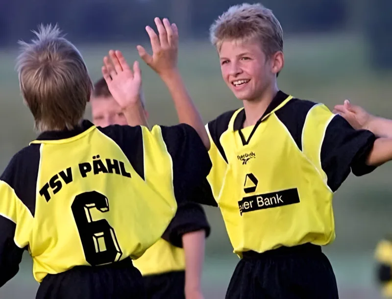 Hành trình khởi nghiệp của Müller từ đội trẻ TSV Pähl đến Bayern.